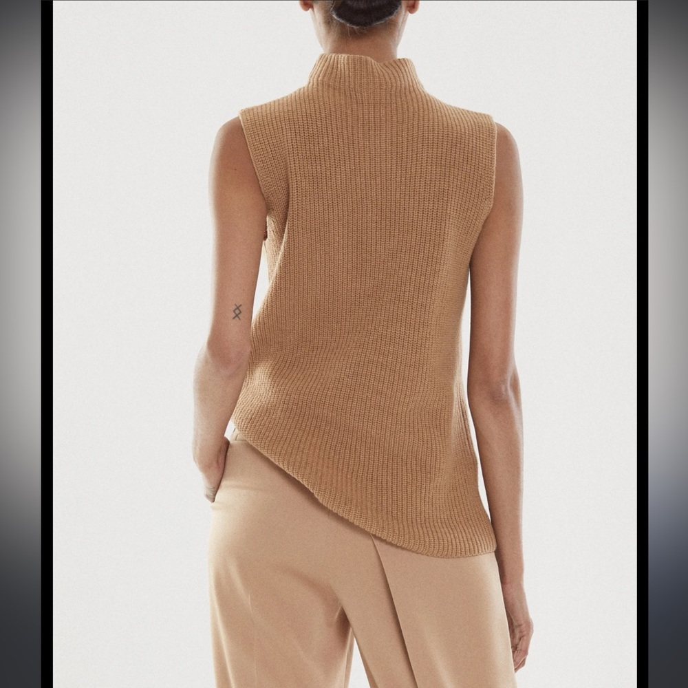 Halston Merino wool turtleneck ribbed sleeveless sweater
